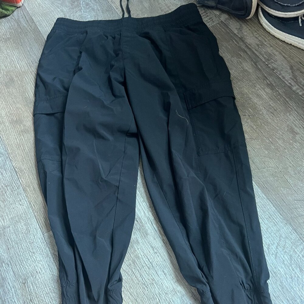 The North Face Cropped‎ black pants size 8